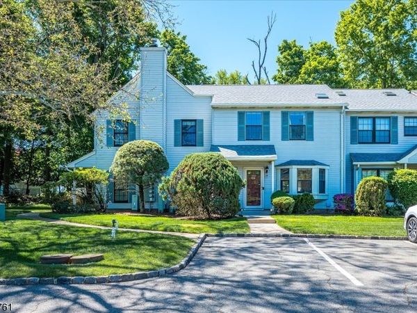 1402 Maplecrest Rd, Edison, NJ 08820