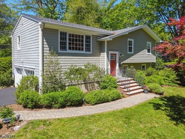 57 Ambar Pl, Bernardsville, NJ 07924