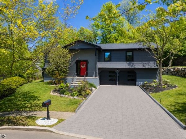 40 Schirra Dr, Wanaque, NJ 07465
