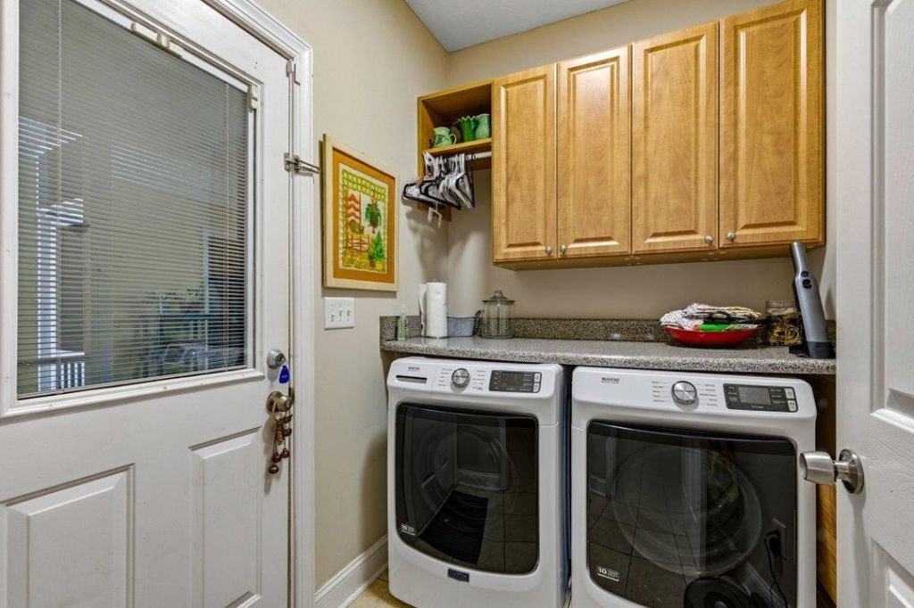 208 Greenwich Dr.  Photo 11