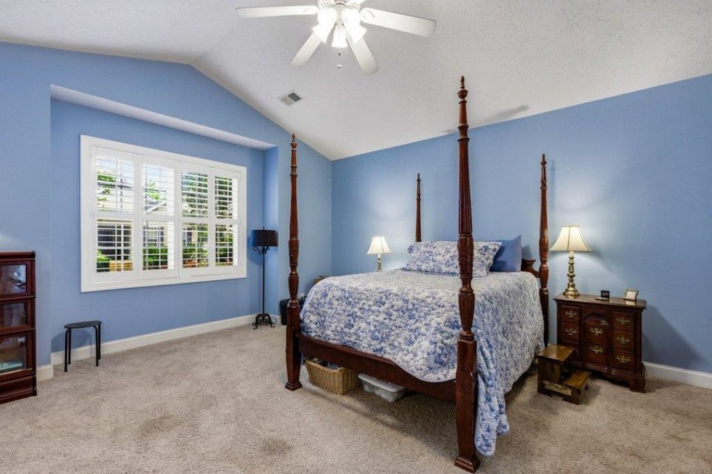 208 Greenwich Dr.  Photo 13