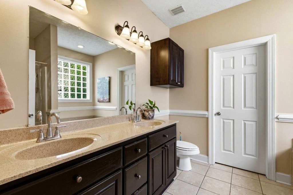 208 Greenwich Dr.  Photo 14
