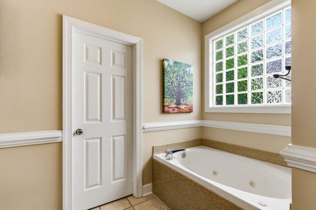 208 Greenwich Dr.  Photo 15