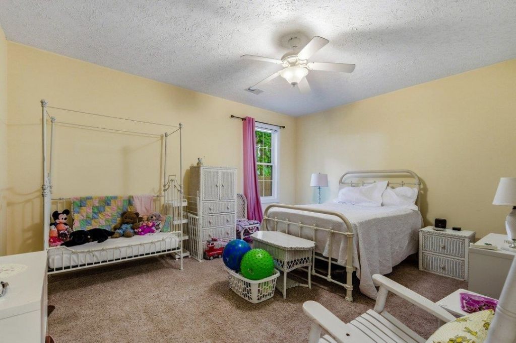 208 Greenwich Dr.  Photo 17