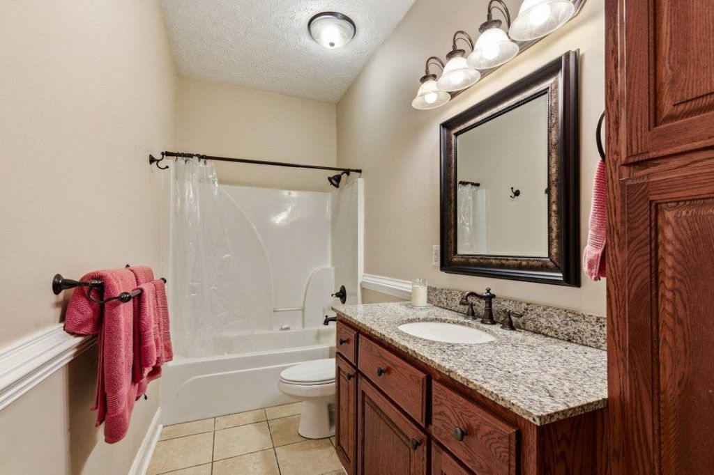 208 Greenwich Dr.  Photo 18