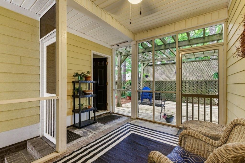 208 Greenwich Dr.  Photo 19