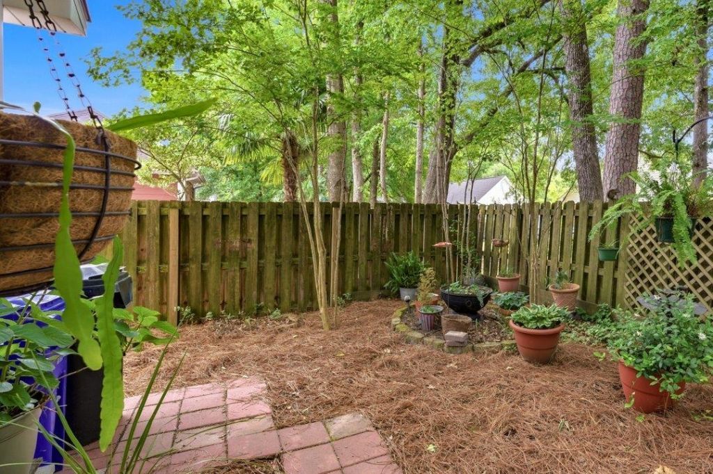 208 Greenwich Dr.  Photo 22