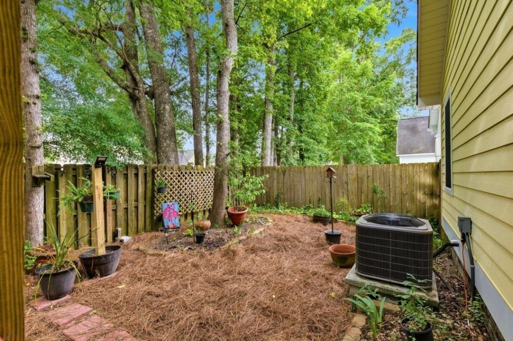 208 Greenwich Dr.  Photo 24