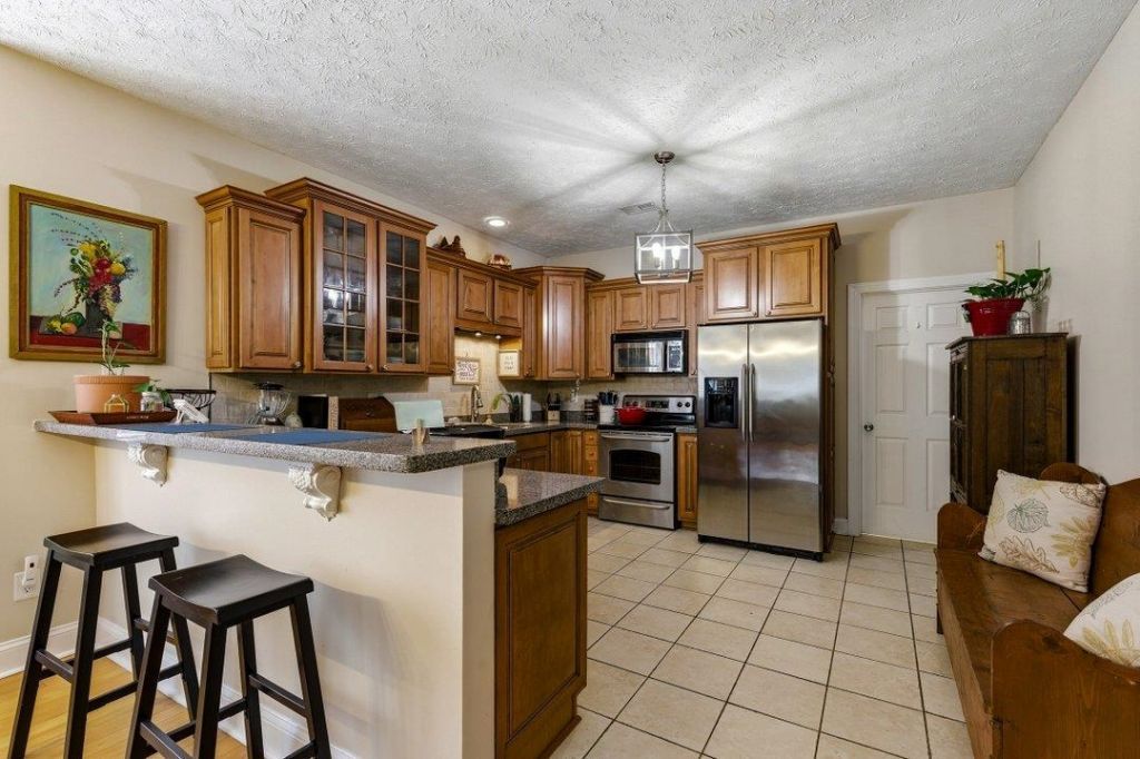 208 Greenwich Dr.  Photo 7