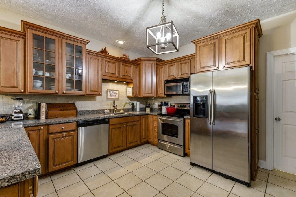 208 Greenwich Dr.  Photo 8