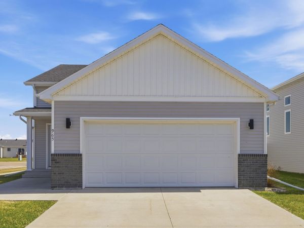 965 Ashley Drive W, West Fargo, ND 58078