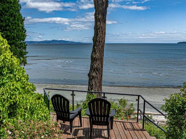 5267 Parker Ave, Saanich, BC V8Y 2N1