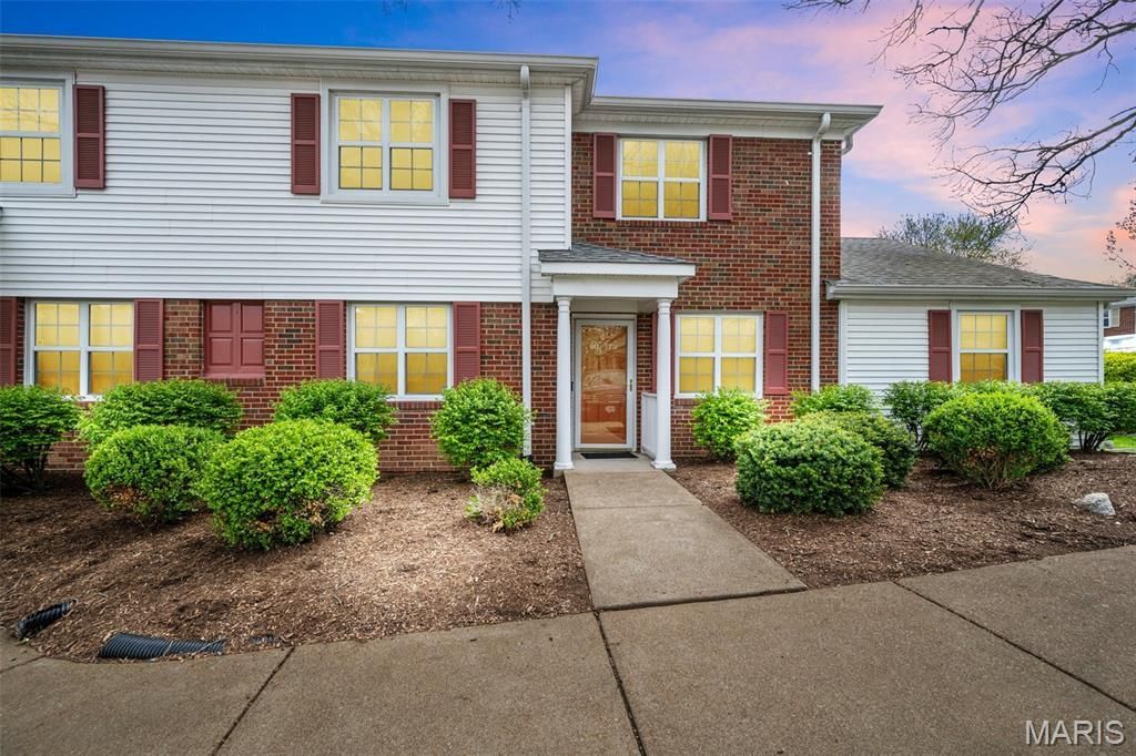 9073 W Swan Circle , Saint Louis, MO 63144 Main Photo