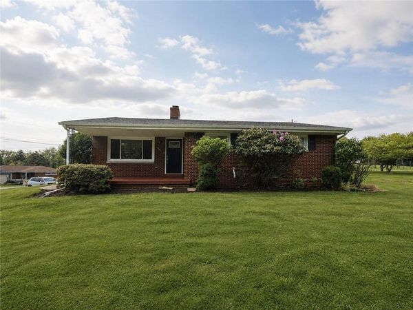 190 Oak Manor Dr, Natrona Heights, PA 15065