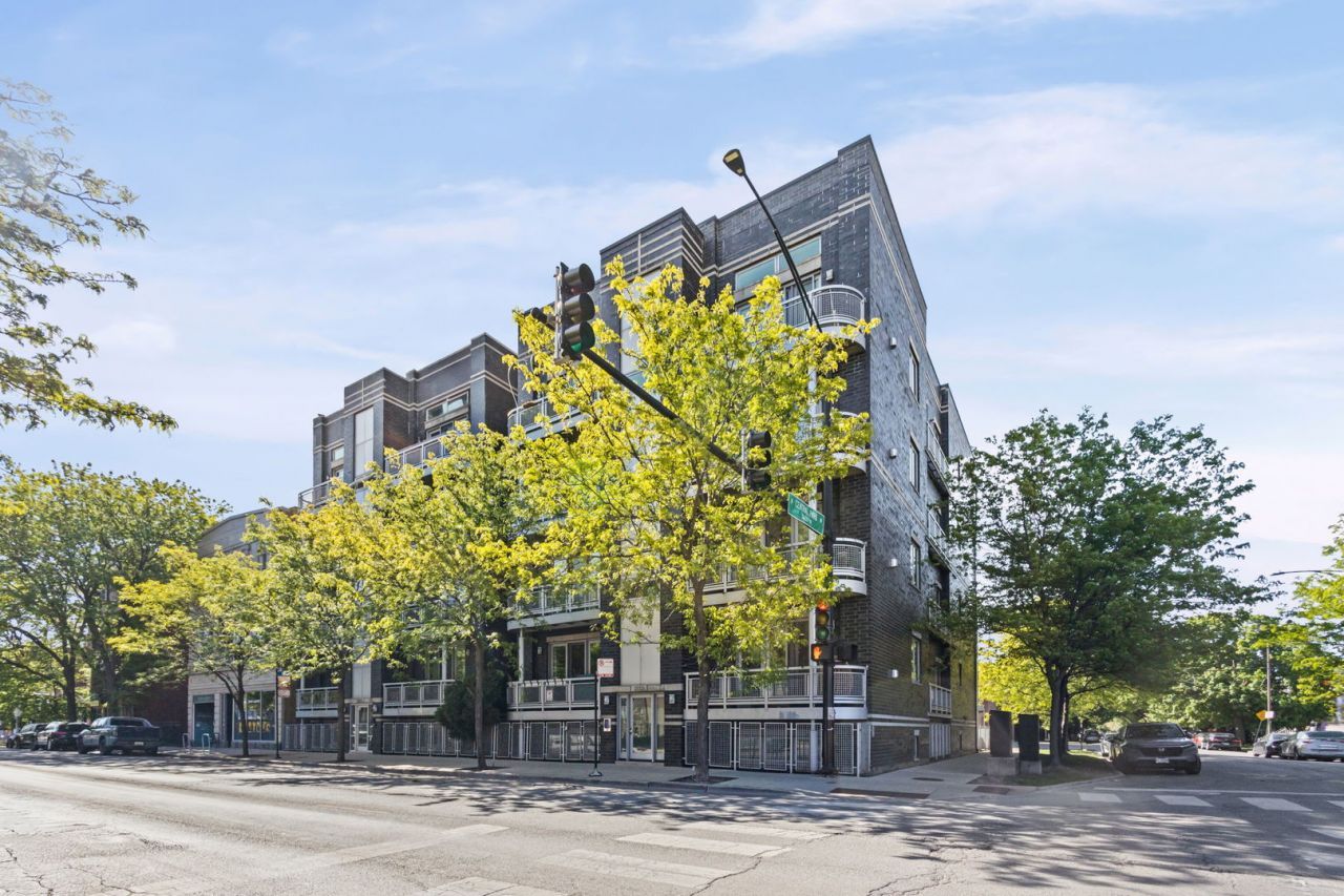 3559 W Montrose Avenue, Unit 3E, Chicago, IL 60618 Main Photo