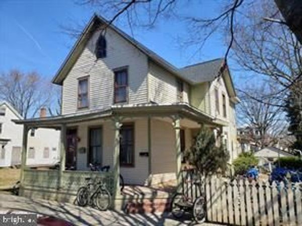 33 S GOVERNORS AVENUE, DOVER, DE 19904