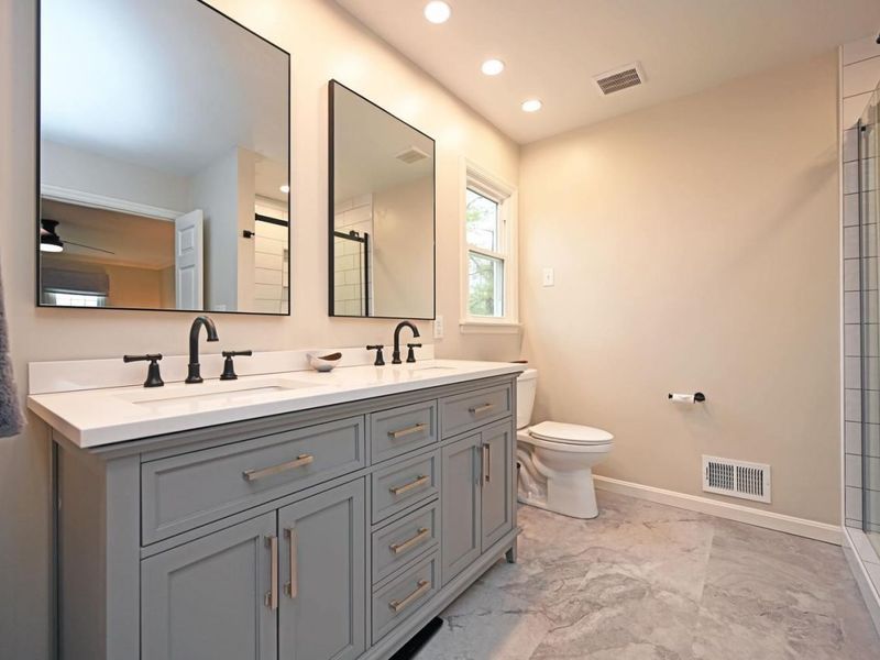 8365 Squirrelridge Drive, Sycamore Township, OH 45243 Photo 18