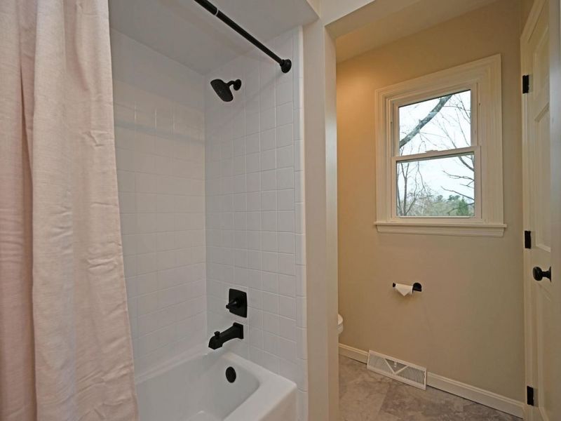 8365 Squirrelridge Drive, Sycamore Township, OH 45243 Photo 25