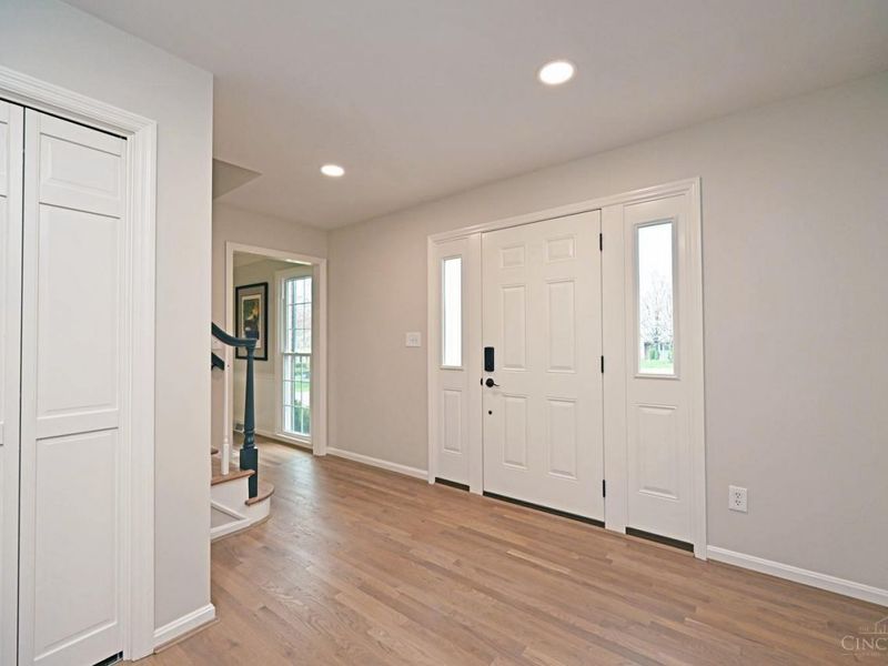 8365 Squirrelridge Drive, Sycamore Township, OH 45243 Photo 4