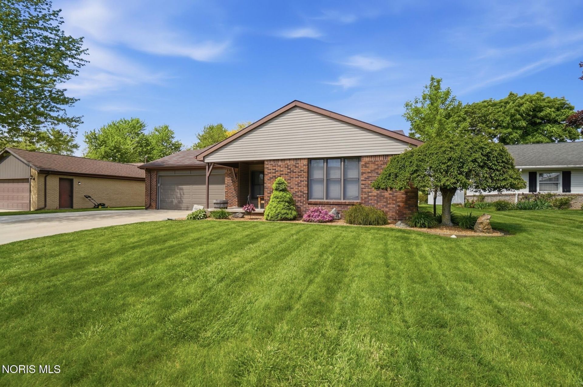370 Virginia Drive , Wauseon, OH 43567 Main Photo
