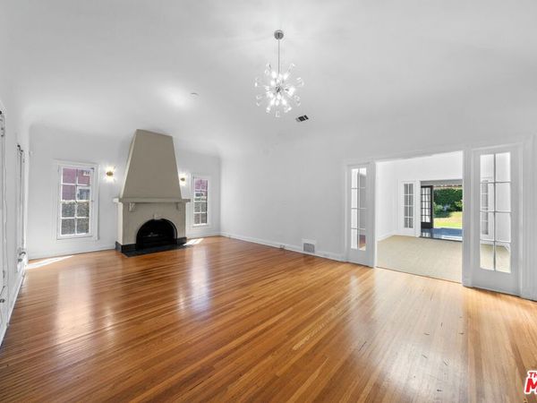 107 S Lucerne Boulevard, Los Angeles, CA 90004