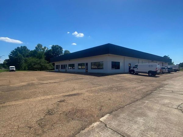 3023 U.s. 80 , Pearl, MS 39208