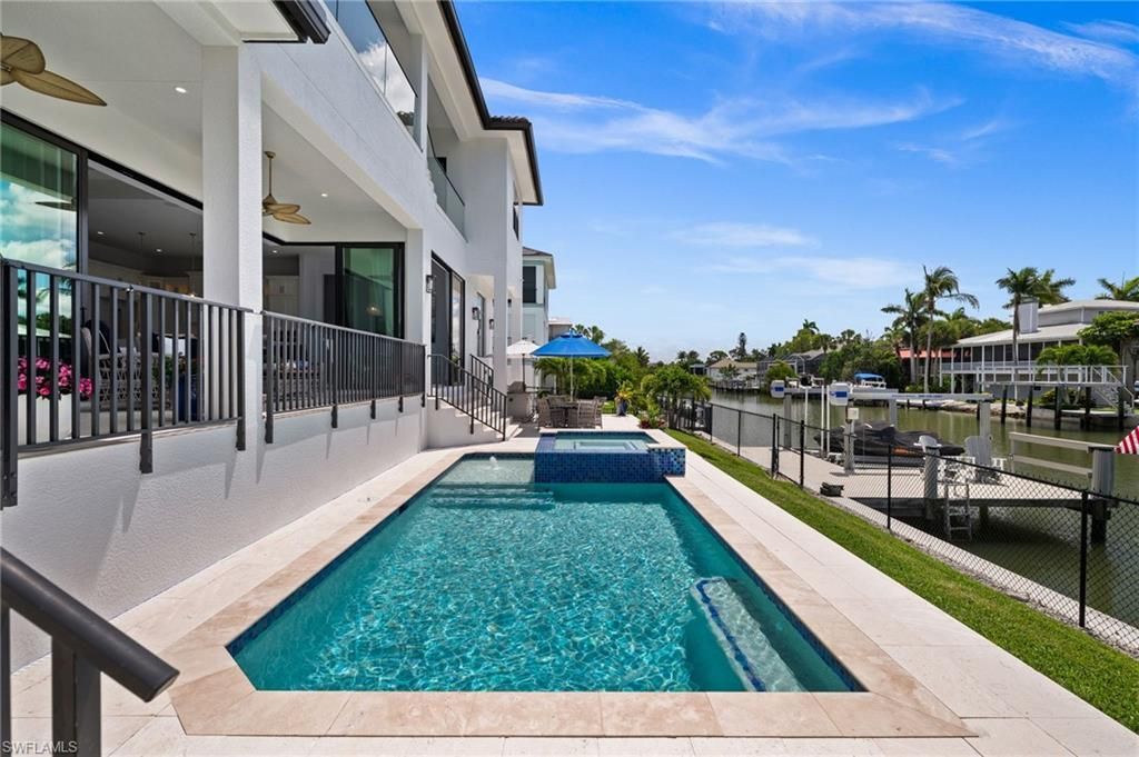 388 Pine Ave, Naples, FL 34108 Photo