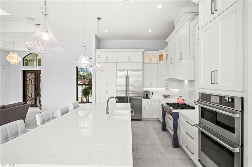 388 Pine Ave, Naples, FL 34108 Photo
