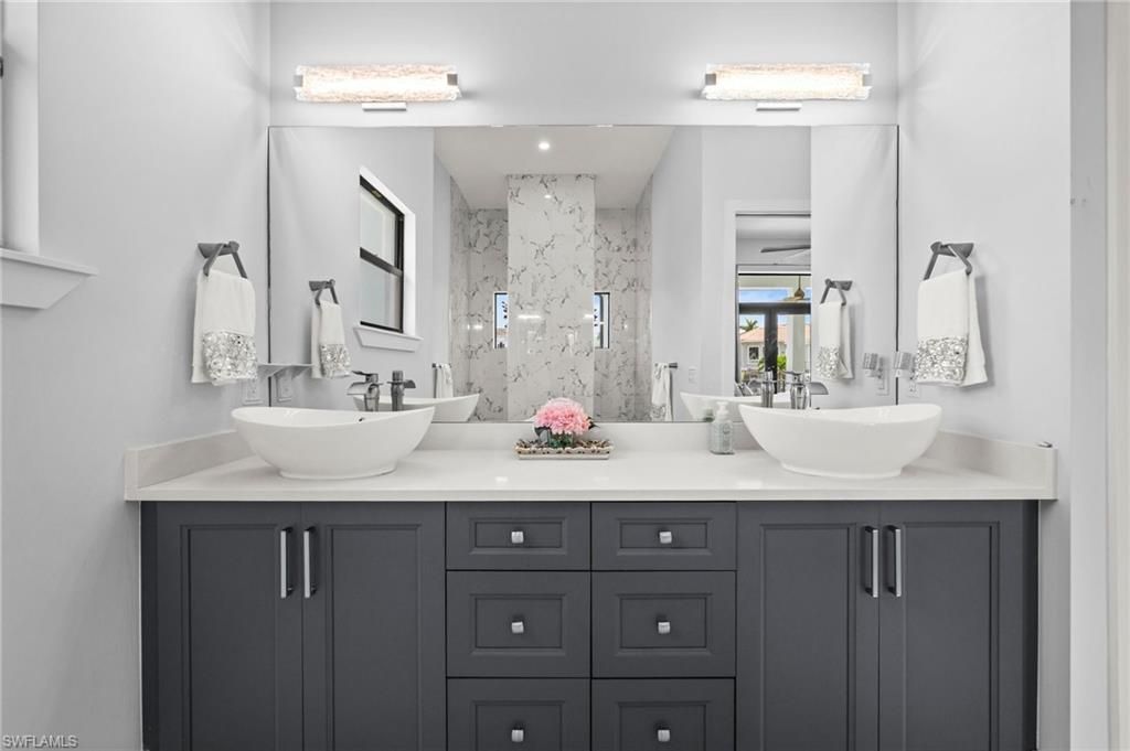 388 Pine Ave, Naples, FL 34108 Photo