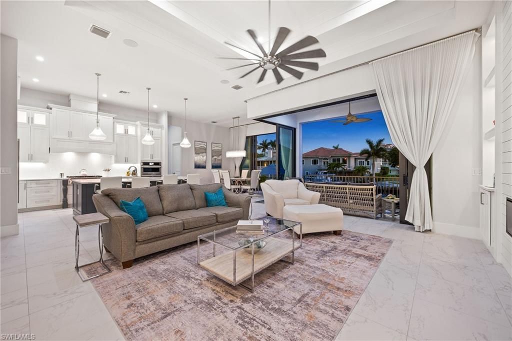 388 Pine Ave, Naples, FL 34108 Photo
