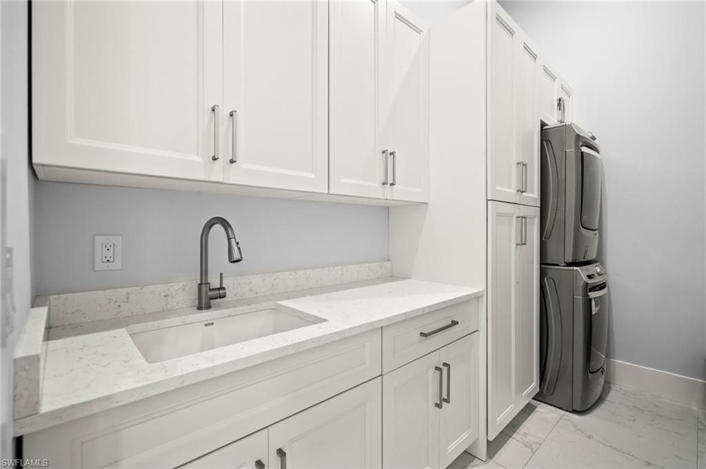 388 Pine Ave, Naples, FL 34108 Photo