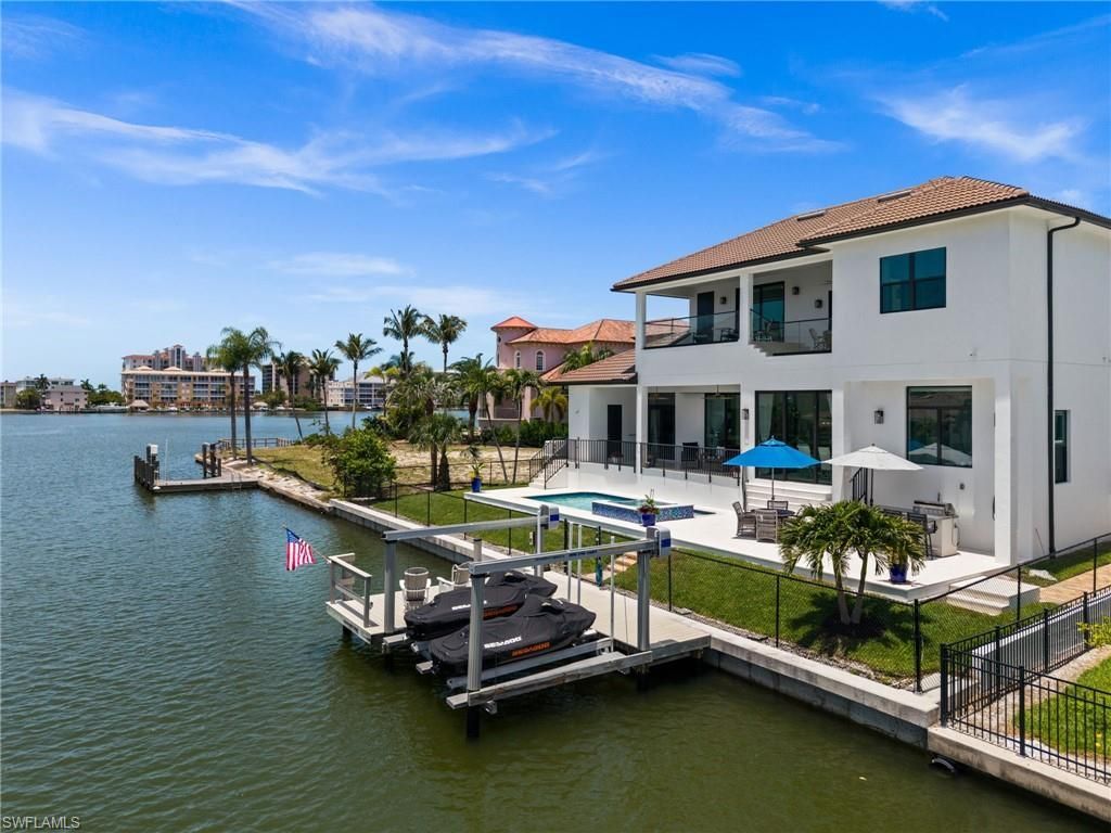 388 Pine Ave, Naples, FL 34108 Photo