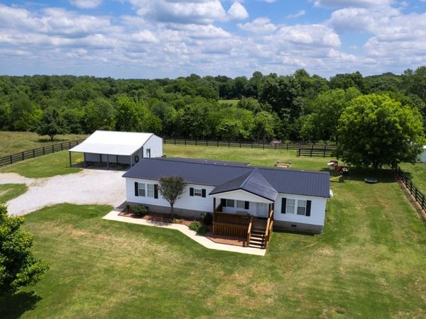 33 Pack Ln, Ardmore, TN 38449