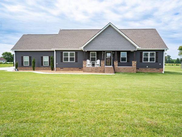 936 Richland Farms Dr, Manchester, TN 37355