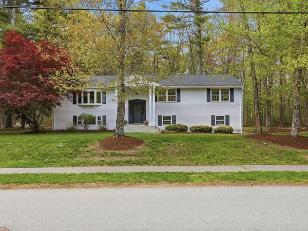 15 Harvard Dr, Bedford, MA 01730