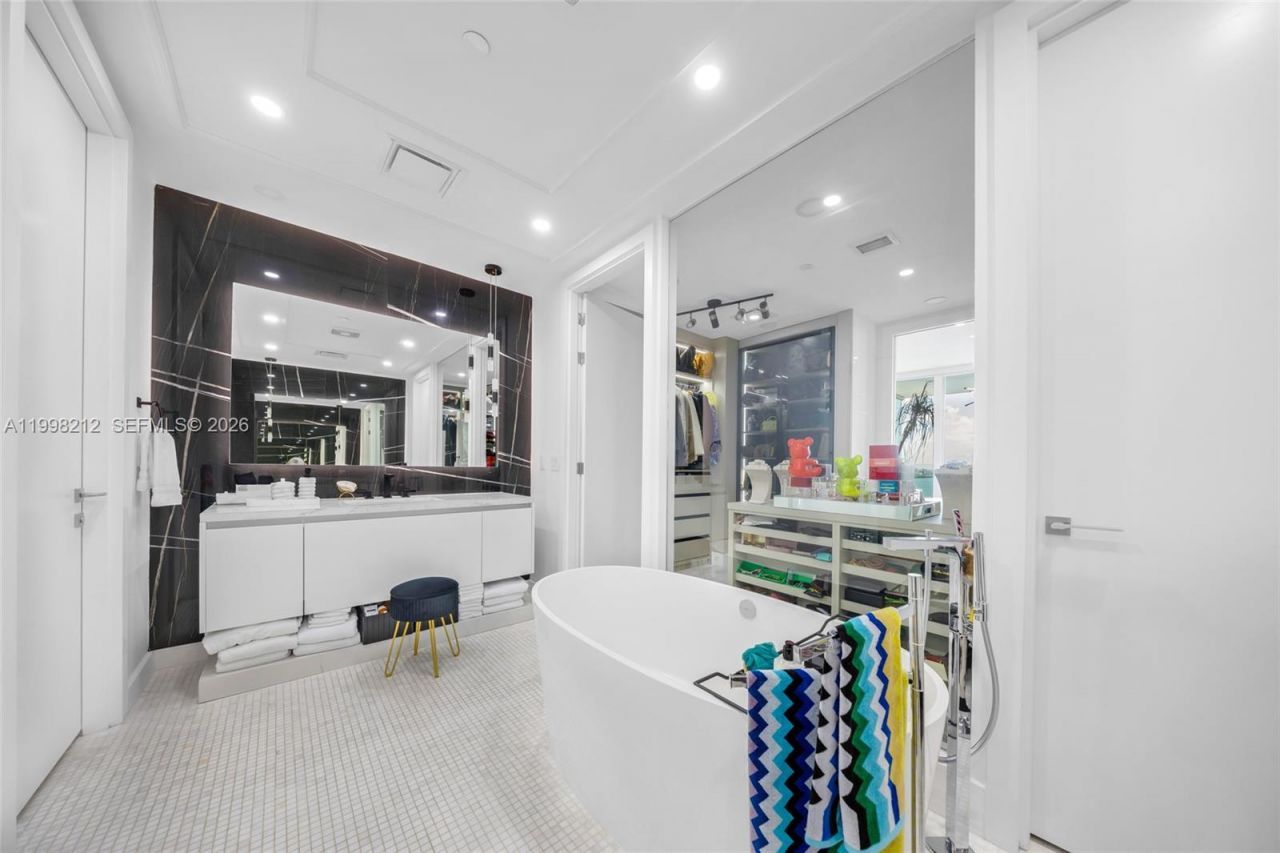 700 NE 26th Ter , Unit 2202, Miami, FL 33137 Photo