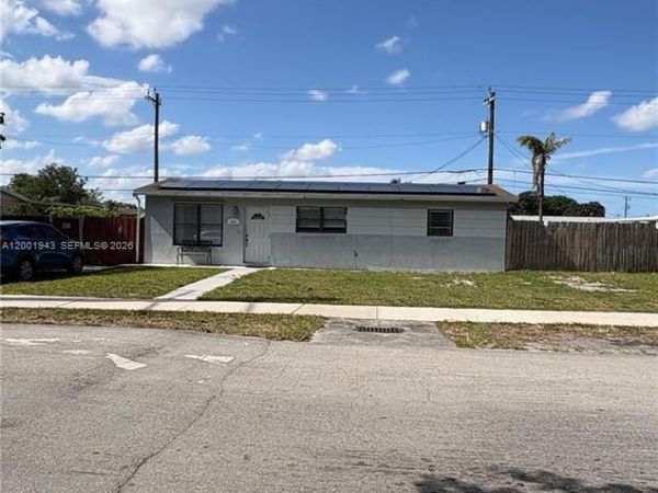1121 NE 211th St, Miami, FL 33179