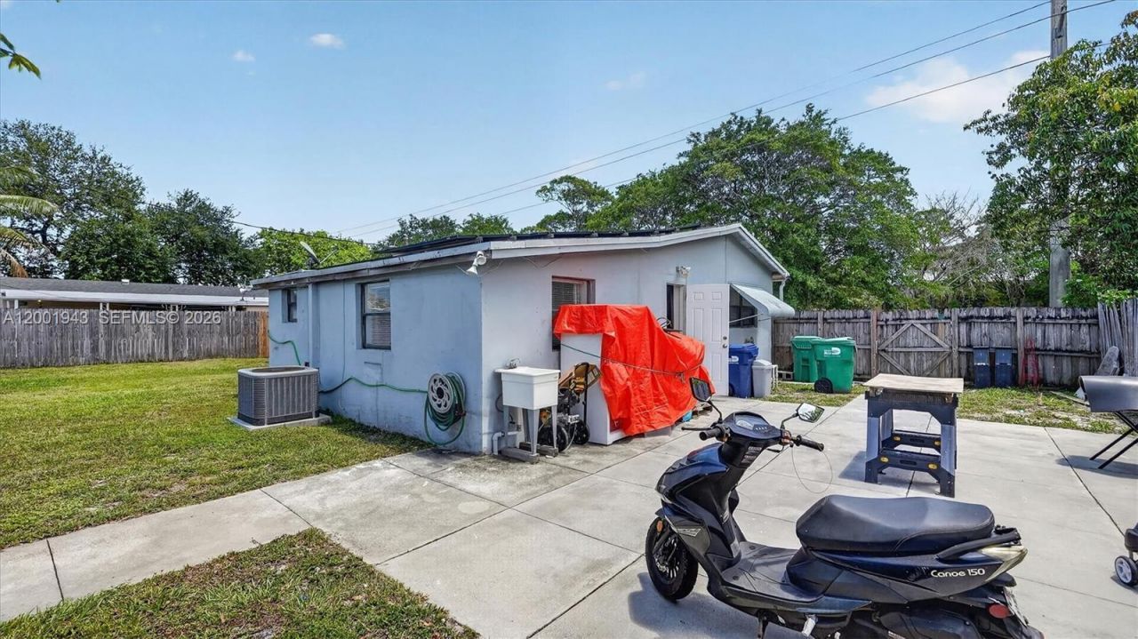 1121 NE 211th St, Miami, FL 33179 Photo