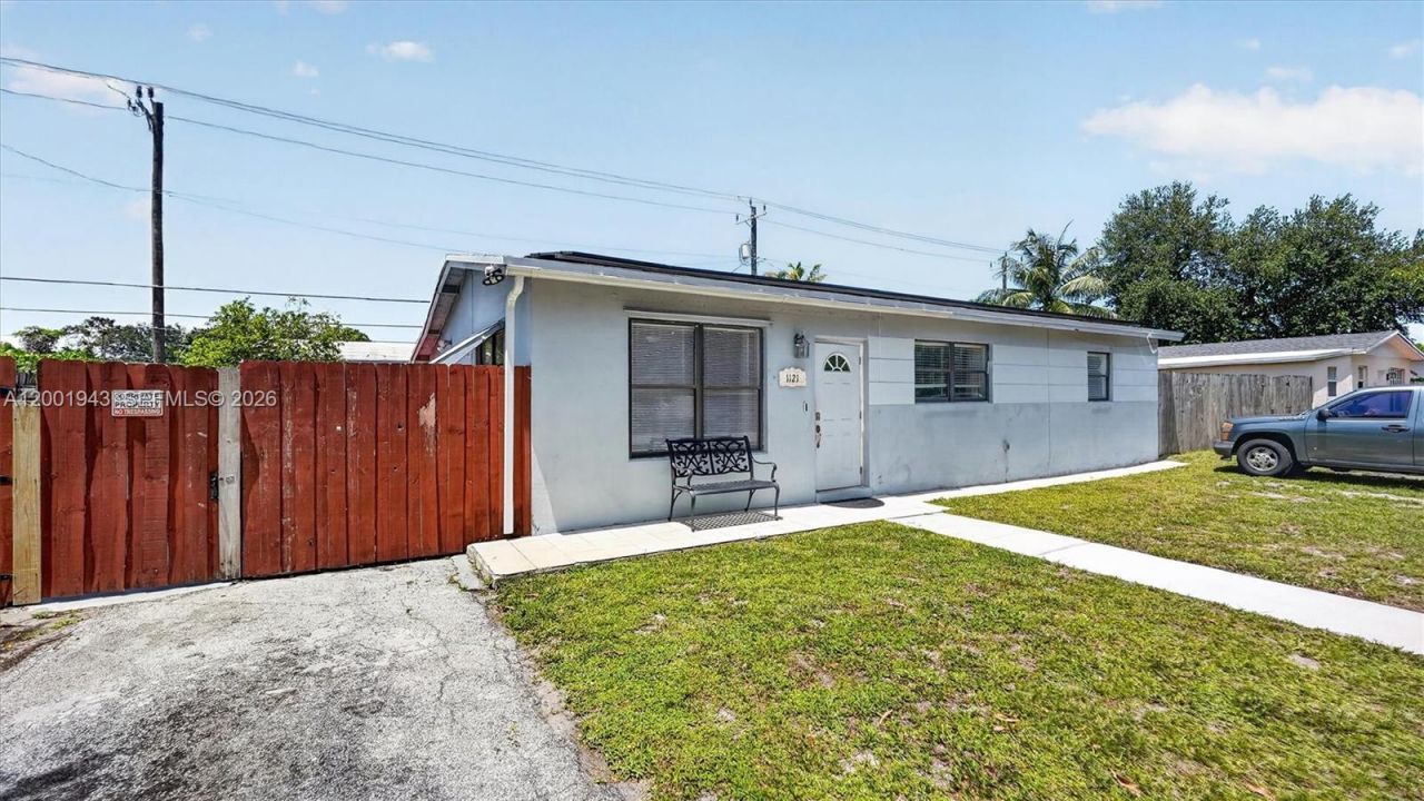 1121 NE 211th St, Miami, FL 33179 Photo
