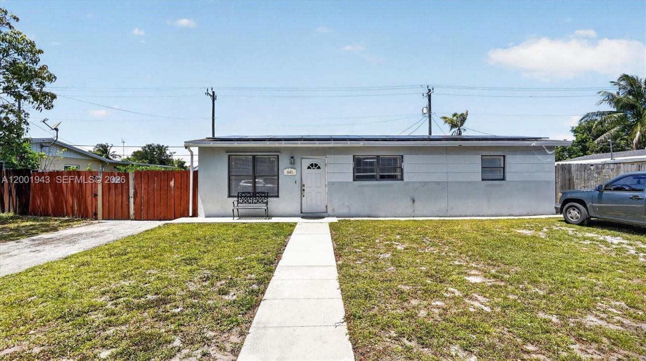 1121 NE 211th St, Miami, FL 33179 Photo
