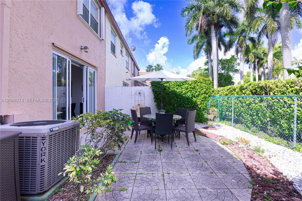15123 NW 8th St , Pembroke Pines, FL 33028 Photo