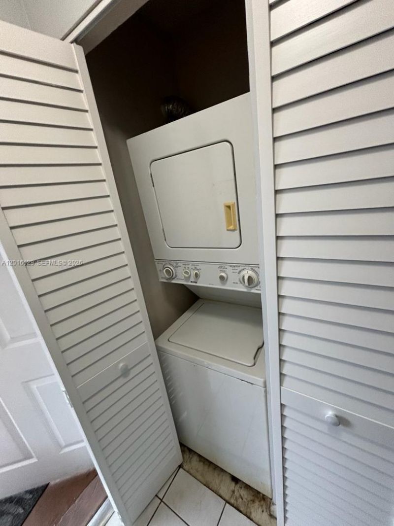 10329 NW 11th St , Unit 201, Pembroke Pines, FL 33026 Photo