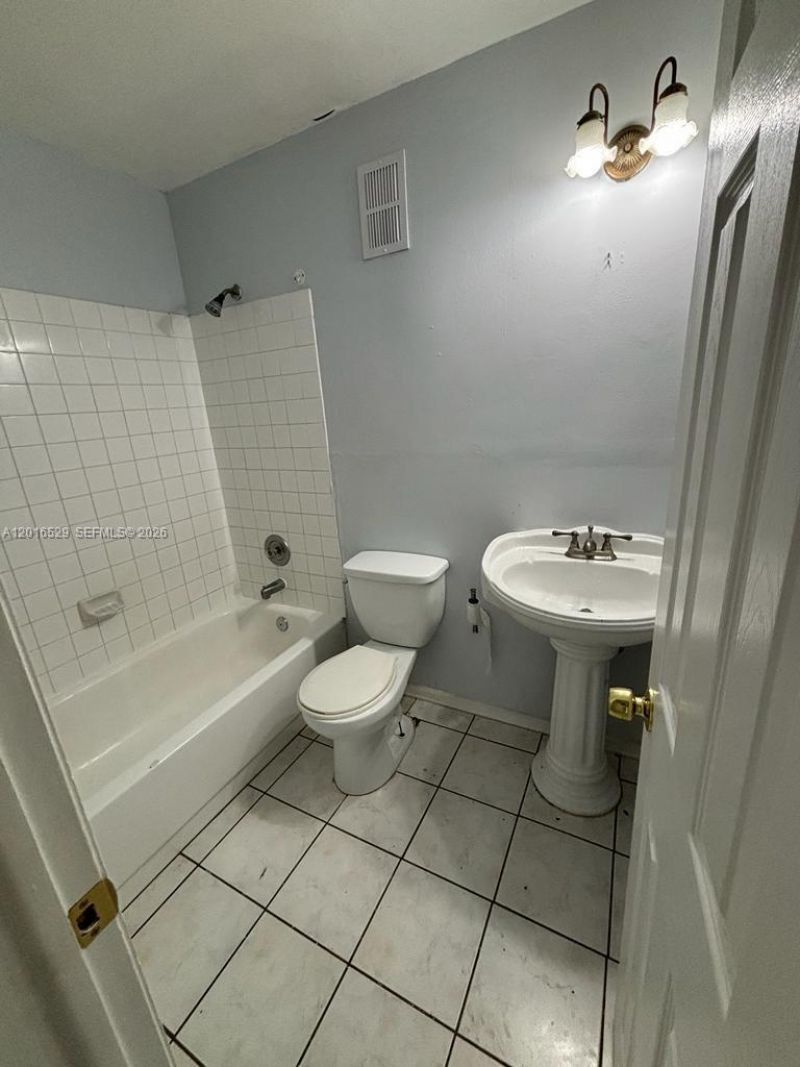 10329 NW 11th St , Unit 201, Pembroke Pines, FL 33026 Photo