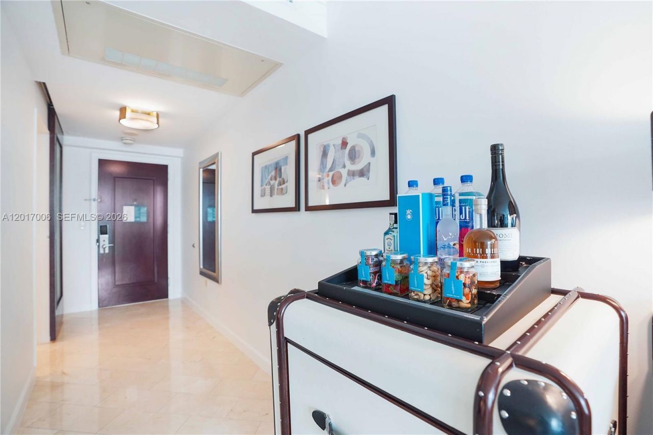 4391 Collins Ave, Unit 916, Miami Beach, FL 33140 Photo
