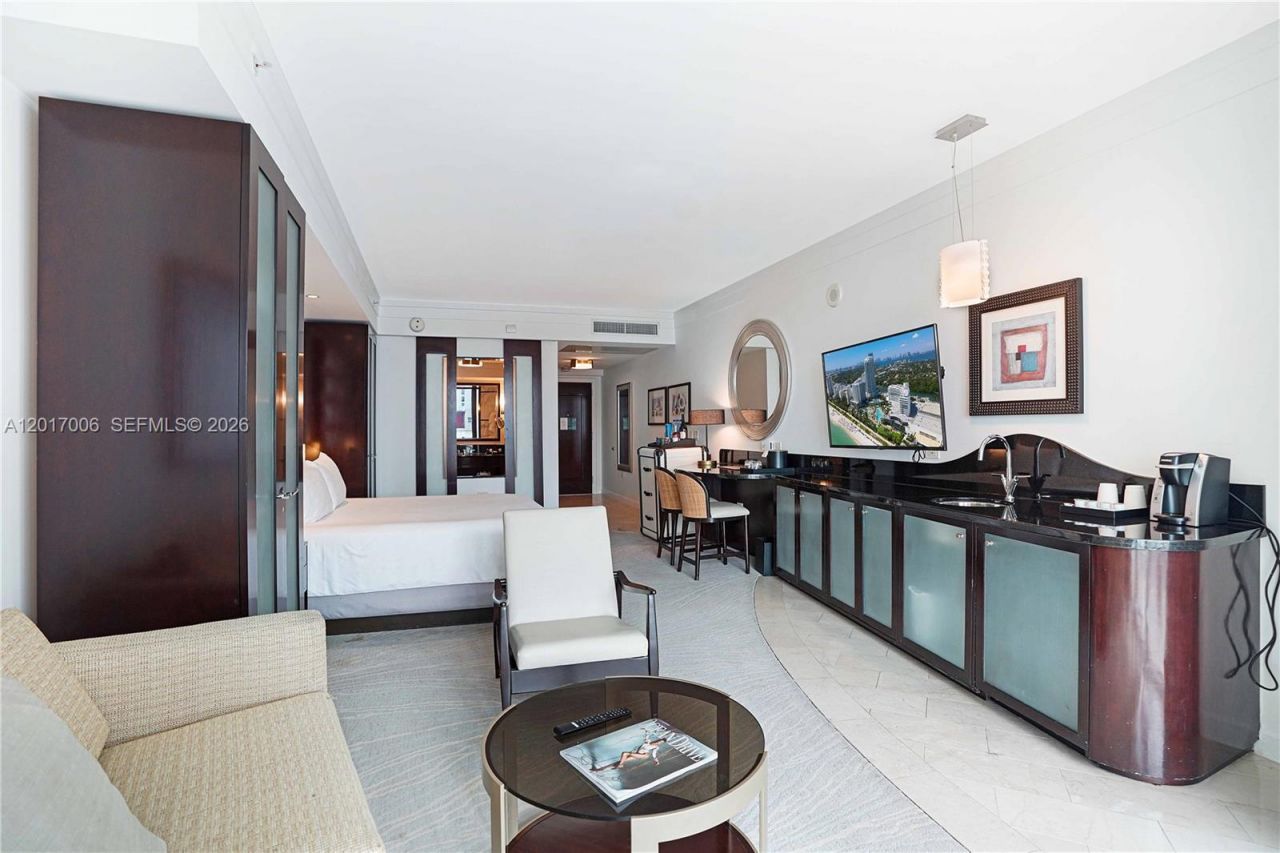 4391 Collins Ave, Unit 916, Miami Beach, FL 33140 Photo