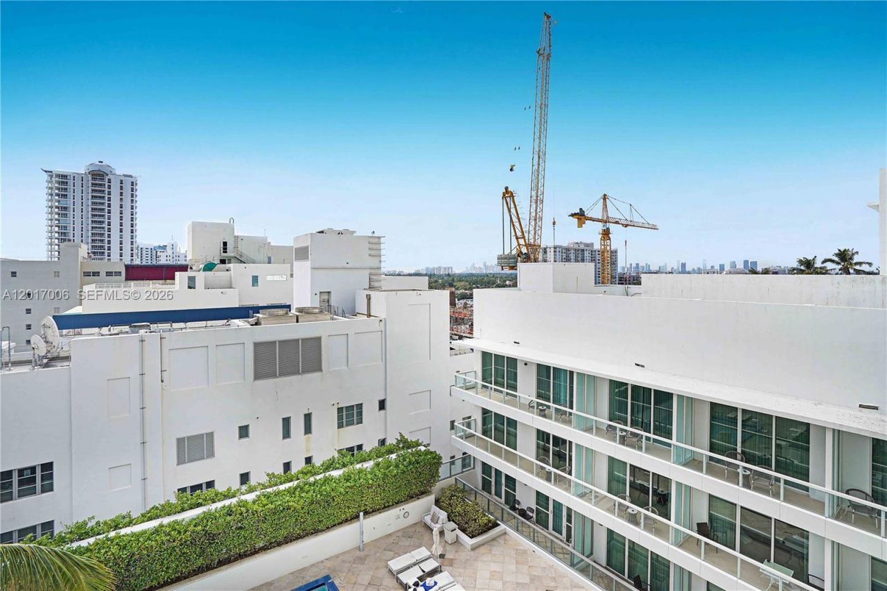 4391 Collins Ave, Unit 916, Miami Beach, FL 33140 Photo