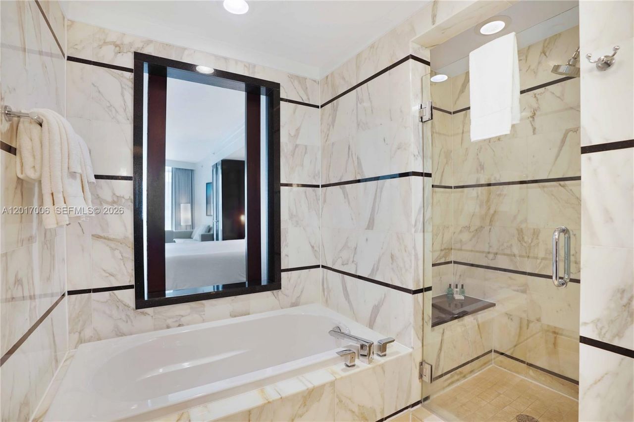 4391 Collins Ave, Unit 916, Miami Beach, FL 33140 Photo