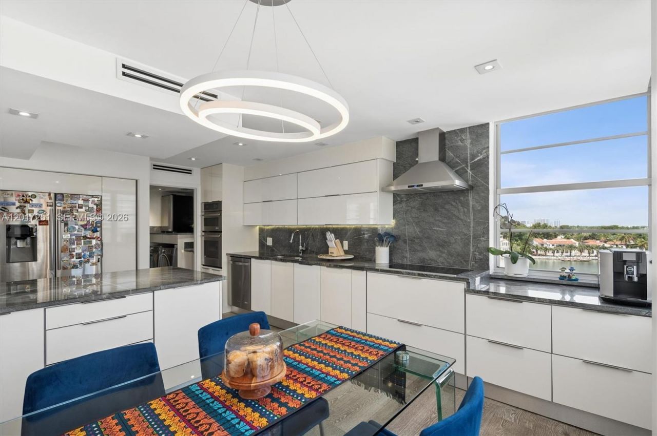 5660 Collins Ave , Unit 6C, Miami Beach, FL 33140 Photo