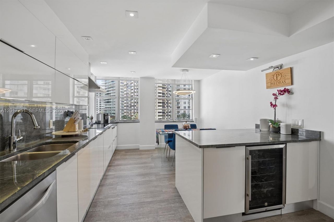 5660 Collins Ave , Unit 6C, Miami Beach, FL 33140 Photo