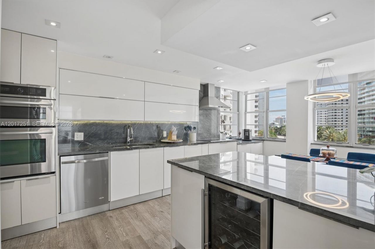 5660 Collins Ave , Unit 6C, Miami Beach, FL 33140 Photo